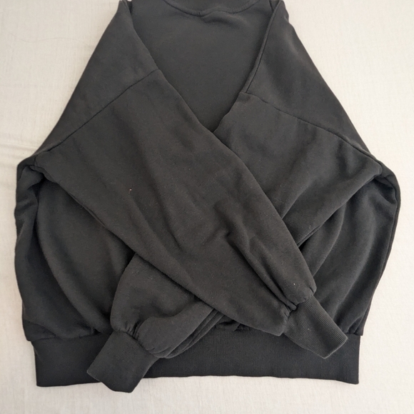 the Rolling Stones Long Sleeve Black Sweatshirt Rainbow Graphic Logo Large - Picture 3 of 5